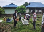 Hari Kedua Lebaran, Pj Bupati Hambali Gotong Royong Bersihkan Pemakaman di Salo Timur