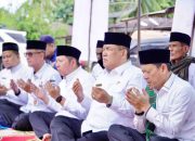 Pj Bupati Hambali Dampingi Pj Gubri Ziarah Kubur dan Makan Bajambau di Dusun Teratak Sipungguk