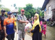 Serahkan Bantuan, Pemda Kampar Kunjungi Masyarakat Silam Terdampak Banjir