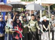 Pemkab Kampar Resmi Buka Festival Pacu Sampan Kepala Naga di Desa Teratak Buluh