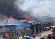 Kawasan Ruko Pasar Kuok Dilalap Sijago Merah
