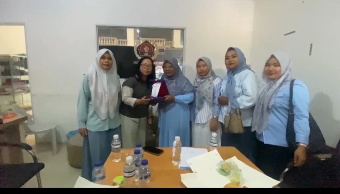 Pengurus PWI dan IKWI Rohul Benchmarking ke PWI Kota Batam
