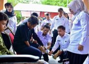 Bupati Ahmad Yuzar dan Wabup Serahkan Bantuan Alat Bantu untuk Penyandang Disabilitas