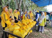Emak-emak Serbu Pasar Murah HUT ke-61 Golkar di Kampar Kiri