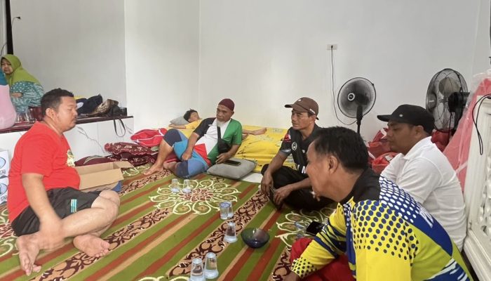 Keluarga Besar Omputaka Berikan Taliasih Kepada Salah Satu Punggawa yang Dilanda Musibah Kebakaran