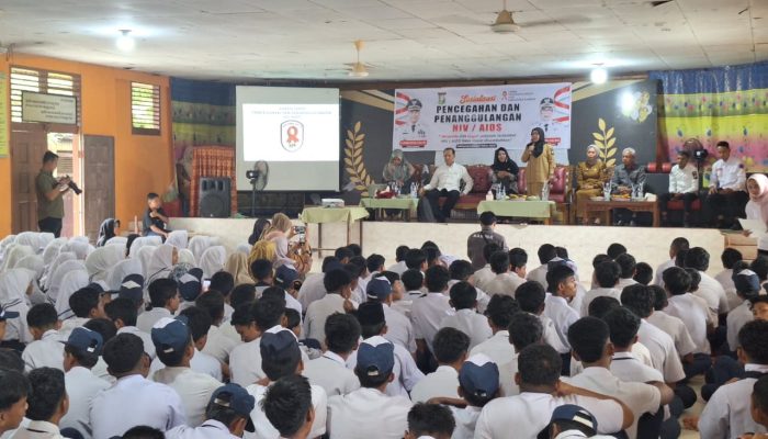 Perangi HIV AIDS, KPA BNK Kampar Sosialisasi di SMPN 2 Bangkinang Kota
