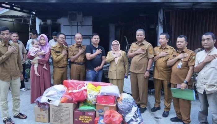 Wabup Misharti Kunjungi Korban Kebakaran di Desa Kualu