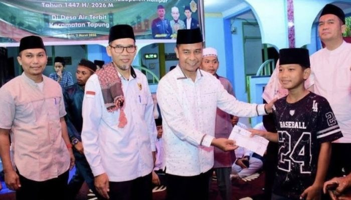 Safari Ramadhan di Air Terbit,Bupati  Salurkan Bantuan untuk Masjid dan Masyarakat
