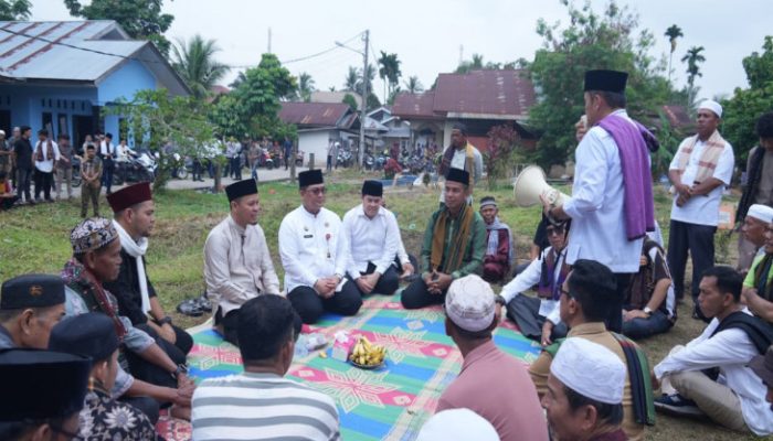 Bupati Kampar Dampingi Sekda Riau Pada Ziarah Qubur Hari Raya Onam