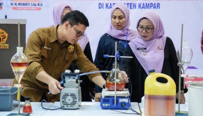 Wabup Kampar Resmi Tutup Pelatihan Pembuatan Sabun dan Minyak Kelapa Sawit