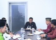 Bupati Kampar Terima Audiensi dari Tokoh Masyarakat Rumbio Terkait Percepatan Pembangunan Jembatan