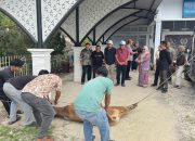 Pererat Kebersamaan, PWI Kampar Sembelih Hewan Qurban dan Berbagi Masyarakat Sekitar
