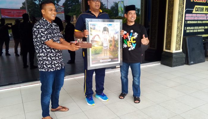 Ulang Tahun Kapolres Kampar, Waka DPRD Iib Nursaleh Berikan Suprise