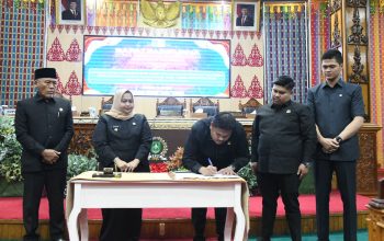 Bupati Kasmarni Apresiasi DPRD Bengkalis Usai Sahkan Perda Pertanggungjawaban APBD 2025