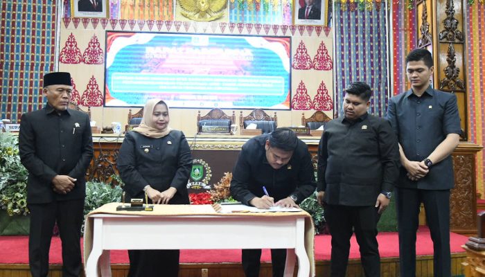 Bupati Kasmarni Apresiasi DPRD Bengkalis Usai Sahkan Perda Pertanggungjawaban APBD 2025
