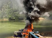 Polsek Kampar Kiri Tangkap dan Musnahkan Rakit Tambang Ilegal