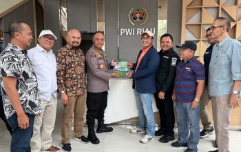 PWI Riau Sambut Kunjungan Bidhumas Polda Riau, Sepakati Sampaikan Informasi Akurat ke Masyarakat