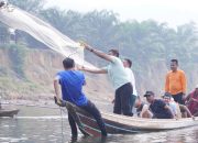 Mancokau Ikan Lubuk Larangan Tanjung Belit, Bupati Kampar: Kearifan Lokal Menjaga Alam